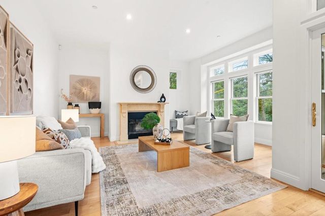 2220 Arrowhead Drive, Oakland, CA 94611