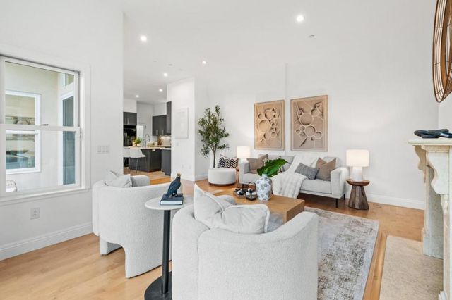 2220 Arrowhead Drive, Oakland, CA 94611