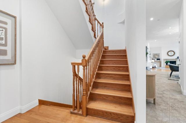 2220 Arrowhead Drive, Oakland, CA 94611