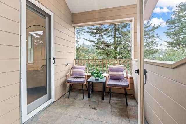 2220 Arrowhead Drive, Oakland, CA 94611