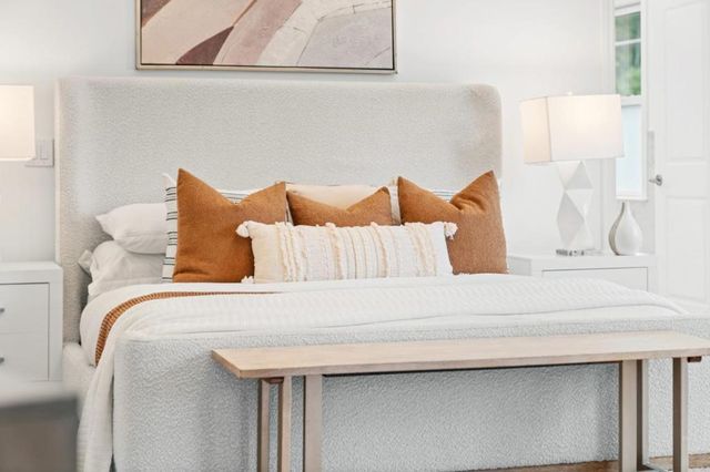 2220 Arrowhead Drive, Oakland, CA 94611