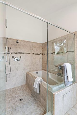 2220 Arrowhead Drive, Oakland, CA 94611