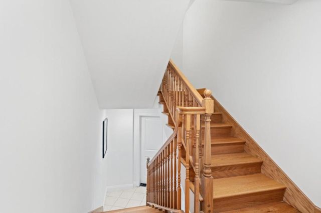 2220 Arrowhead Drive, Oakland, CA 94611