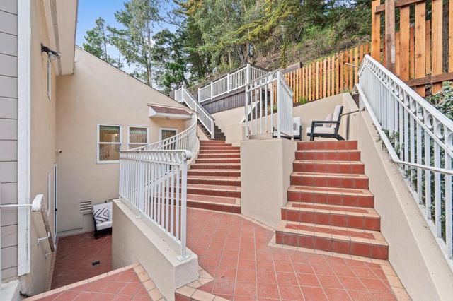 2220 Arrowhead Drive, Oakland, CA 94611