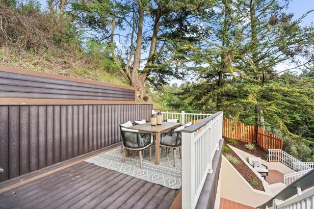 2220 Arrowhead Drive, Oakland, CA 94611