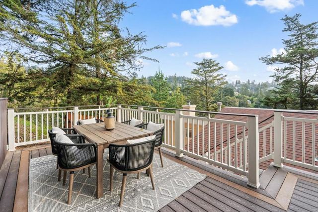 2220 Arrowhead Drive, Oakland, CA 94611