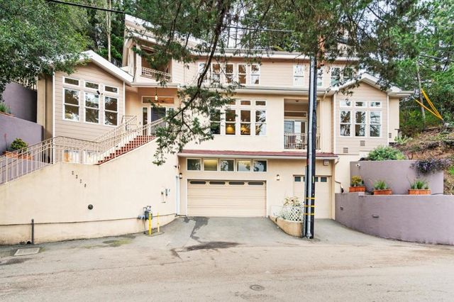 2220 Arrowhead Drive, Oakland, CA 94611