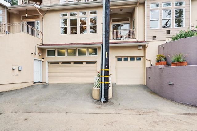 2220 Arrowhead Drive, Oakland, CA 94611