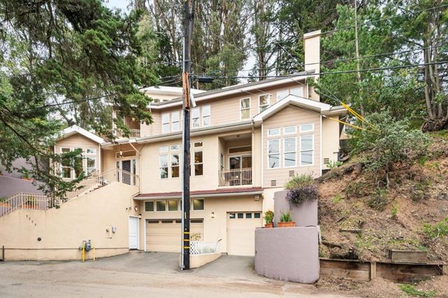 2220 Arrowhead Drive, Oakland, CA 94611