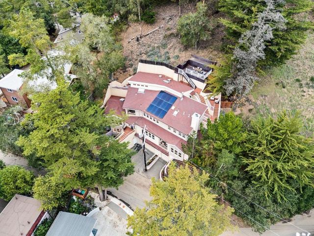 2220 Arrowhead Drive, Oakland, CA 94611