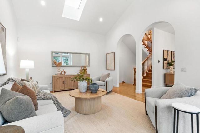 2220 Arrowhead Drive, Oakland, CA 94611