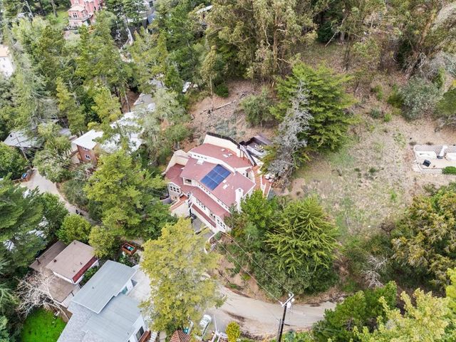 2220 Arrowhead Drive, Oakland, CA 94611