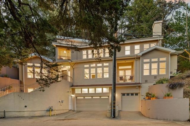 2220 Arrowhead Drive, Oakland, CA 94611