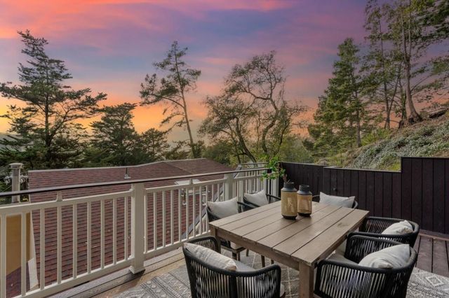 2220 Arrowhead Drive, Oakland, CA 94611