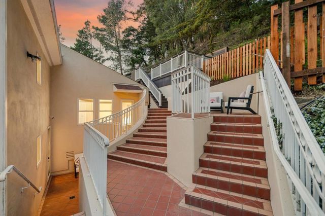 2220 Arrowhead Drive, Oakland, CA 94611