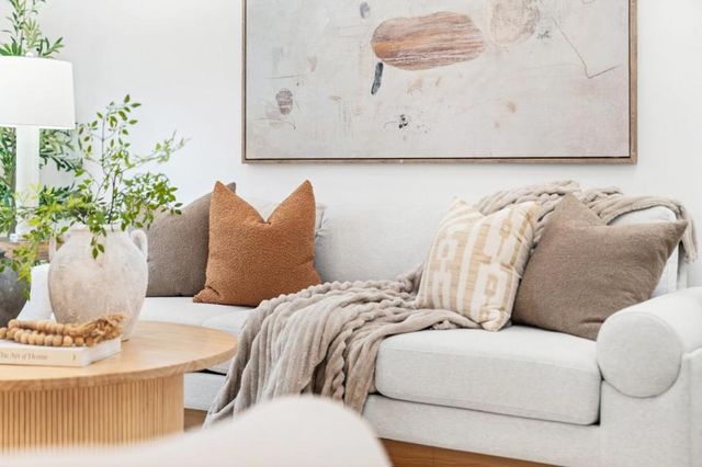 2220 Arrowhead Drive, Oakland, CA 94611