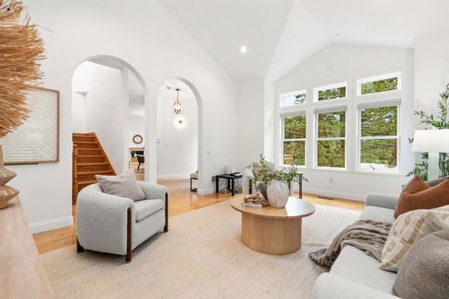 2220 Arrowhead Drive, Oakland, CA 94611