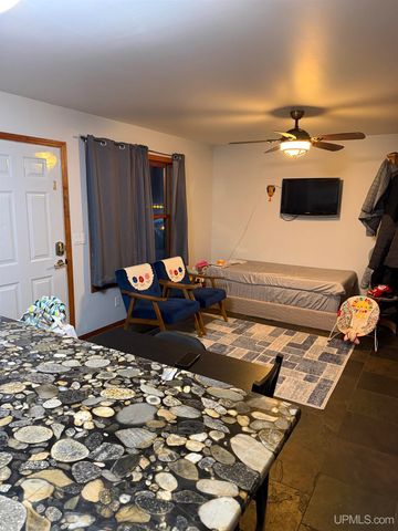 2121 Jasberg Street, Hancock, MI 49930