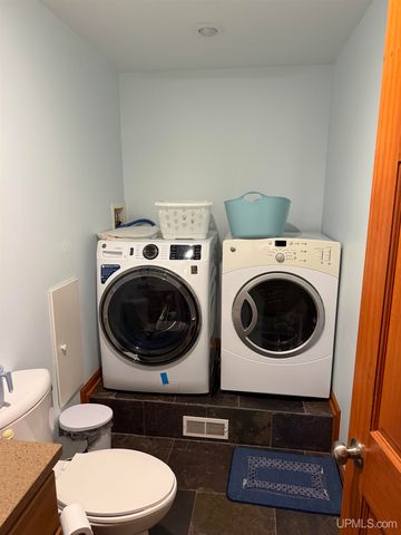 2121 Jasberg Street, Hancock, MI 49930