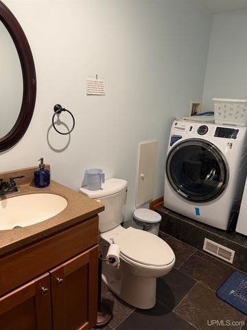 2121 Jasberg Street, Hancock, MI 49930