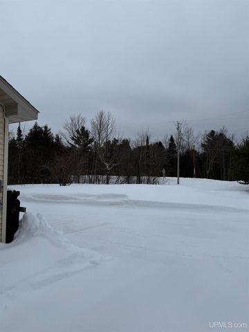 2121 Jasberg Street, Hancock, MI 49930