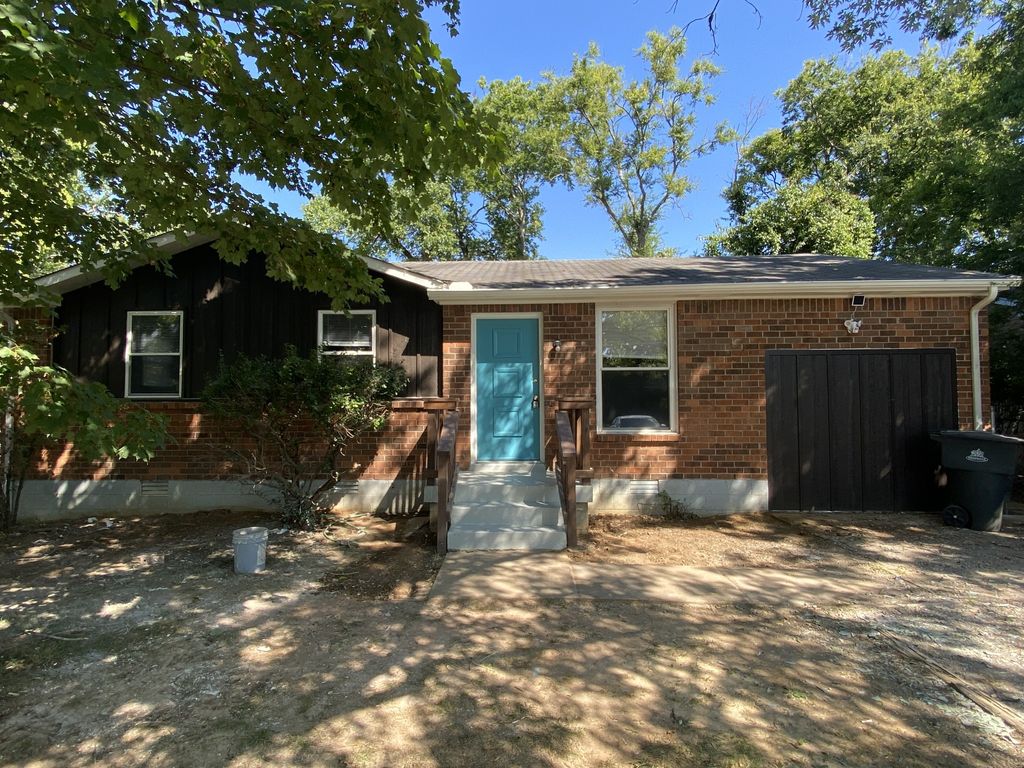 3232 Hinkle Dr, Nashville, TN 37218