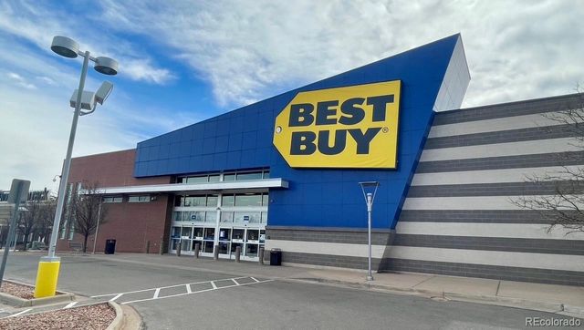 570 S Vance Street, Lakewood, CO 80226