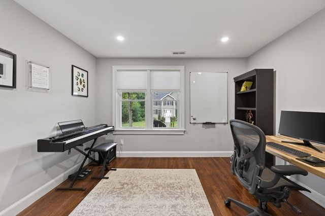 15 Pheasant Ln, Woburn, MA 01801