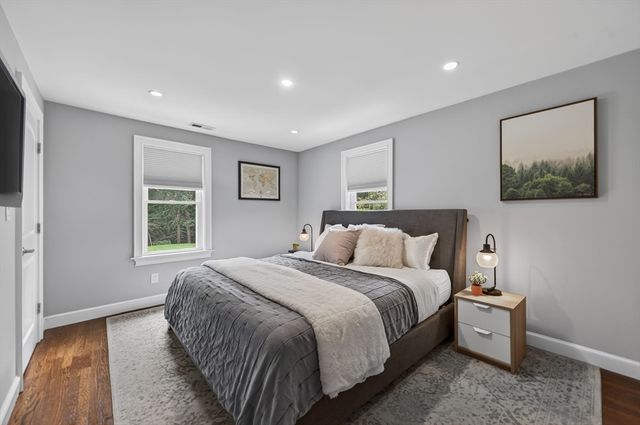 15 Pheasant Ln, Woburn, MA 01801