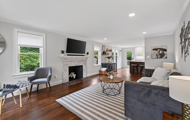 15 Pheasant Ln, Woburn, MA 01801