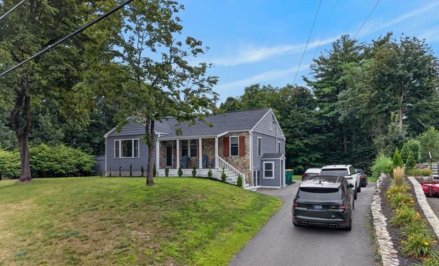 15 Pheasant Ln, Woburn, MA 01801