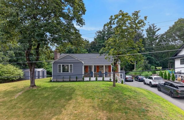 15 Pheasant Ln, Woburn, MA 01801