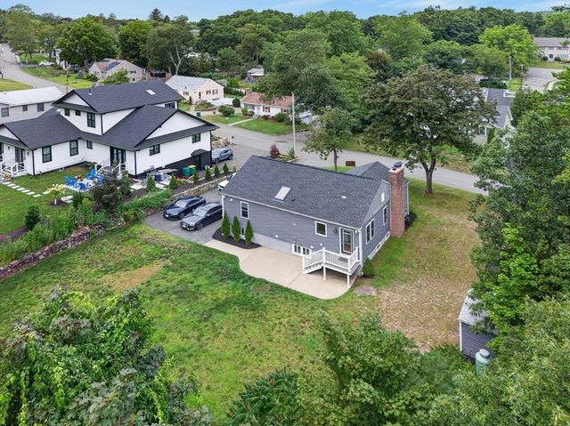 15 Pheasant Ln, Woburn, MA 01801