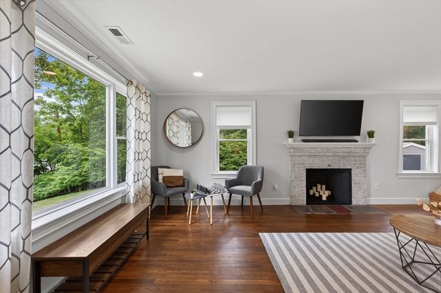 15 Pheasant Ln, Woburn, MA 01801