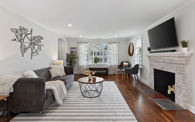 15 Pheasant Ln, Woburn, MA 01801