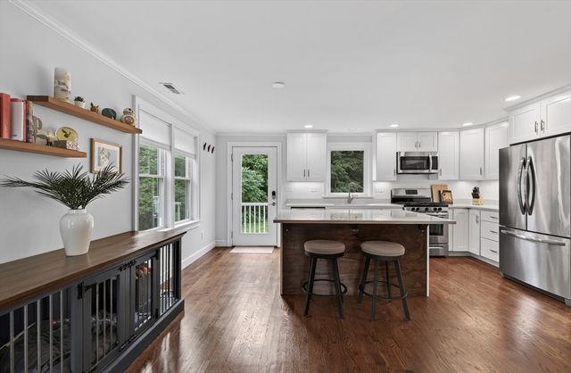 15 Pheasant Ln, Woburn, MA 01801