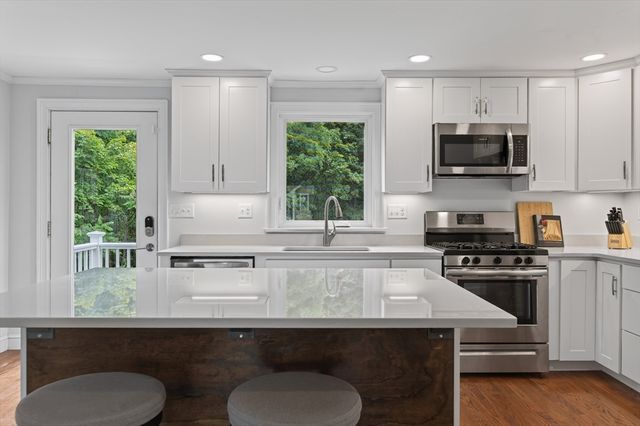 15 Pheasant Ln, Woburn, MA 01801