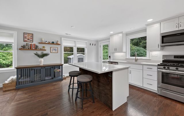 15 Pheasant Ln, Woburn, MA 01801