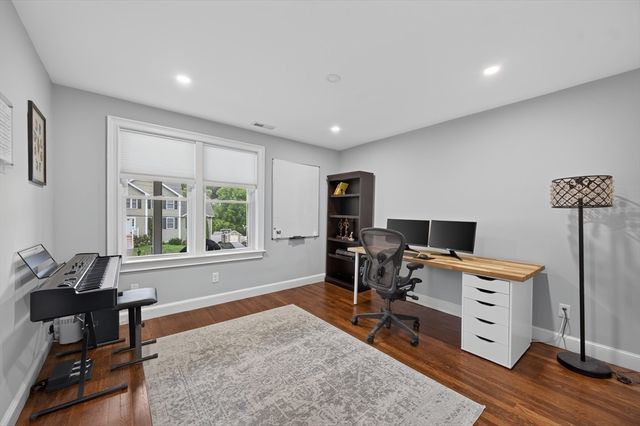 15 Pheasant Ln, Woburn, MA 01801