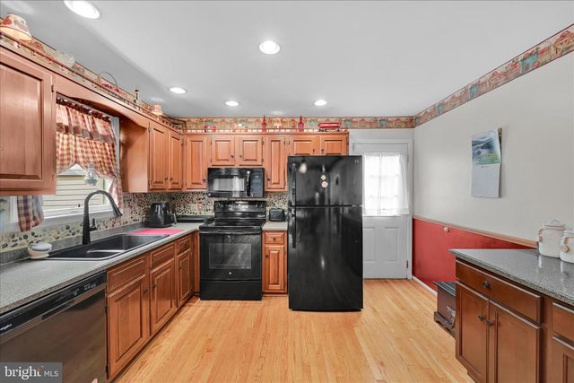 507 CREST CIR, Mohnton, PA 19540