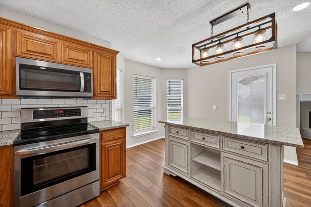 548 Marybeth Drive, Burleson, TX 76028