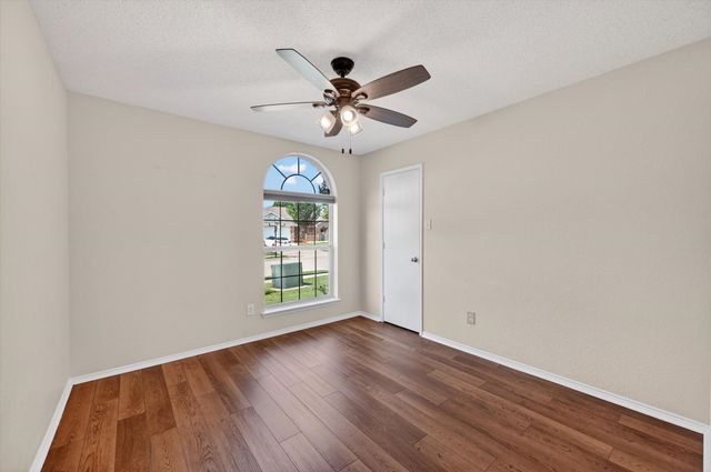 548 Marybeth Drive, Burleson, TX 76028