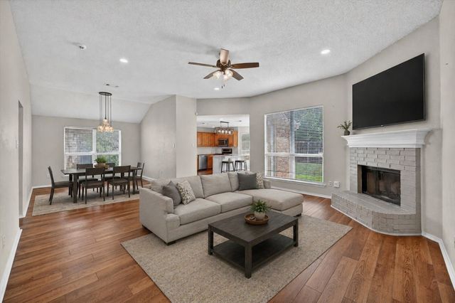 548 Marybeth Drive, Burleson, TX 76028