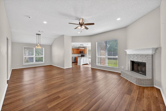 548 Marybeth Drive, Burleson, TX 76028