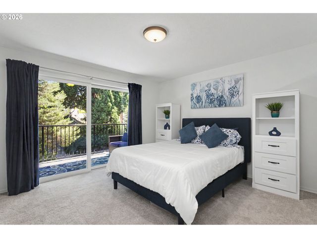 200 BURNHAM Rd 306, Lake Oswego, OR 97034