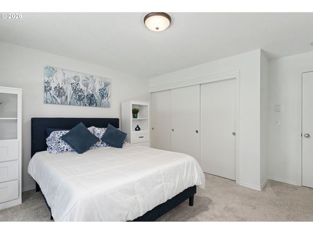 200 BURNHAM Rd 306, Lake Oswego, OR 97034