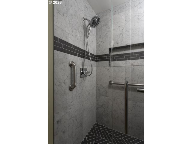 200 BURNHAM Rd 306, Lake Oswego, OR 97034
