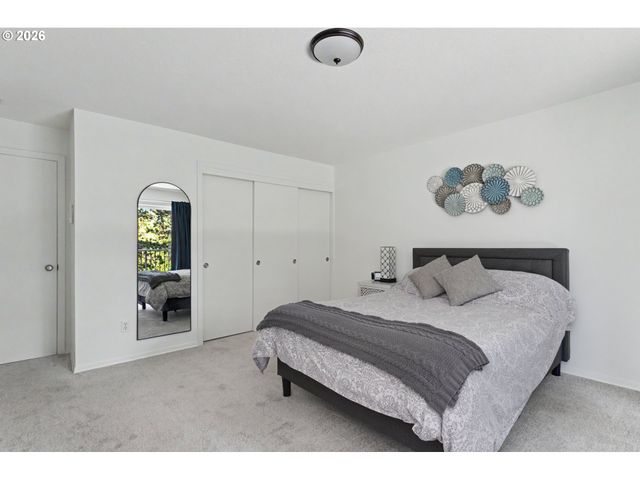 200 BURNHAM Rd 306, Lake Oswego, OR 97034