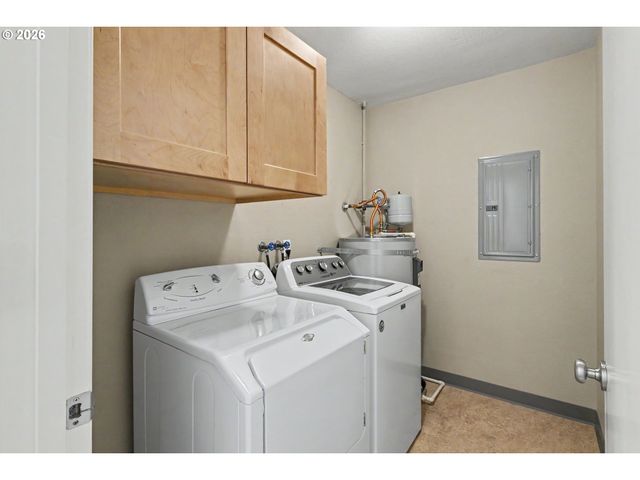 200 BURNHAM Rd 306, Lake Oswego, OR 97034