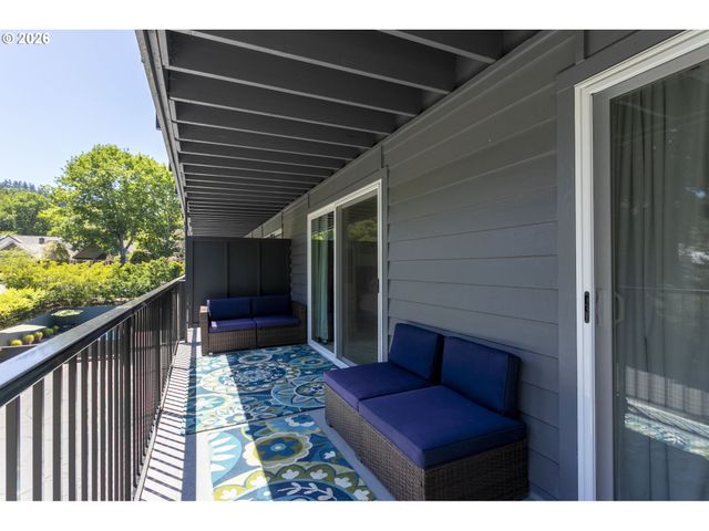200 BURNHAM Rd 306, Lake Oswego, OR 97034